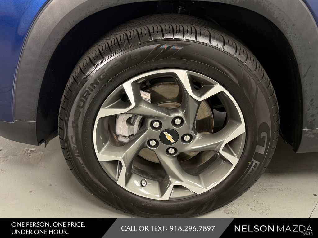 Used 2024 Chevrolet Trax LT w/ LT Convenience Package FWD image 11