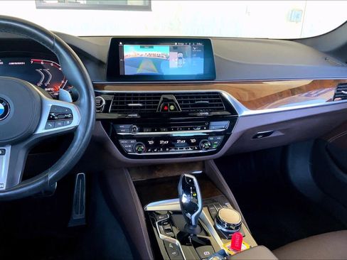 Used 2020 BMW M550i xDrive w/ Dynamic Handling Package image 7