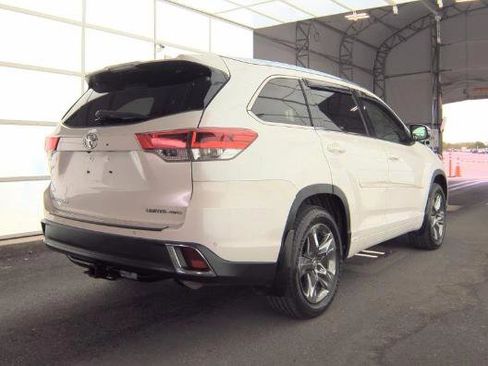 Used 2018 Toyota Highlander Limited Platinum image 2