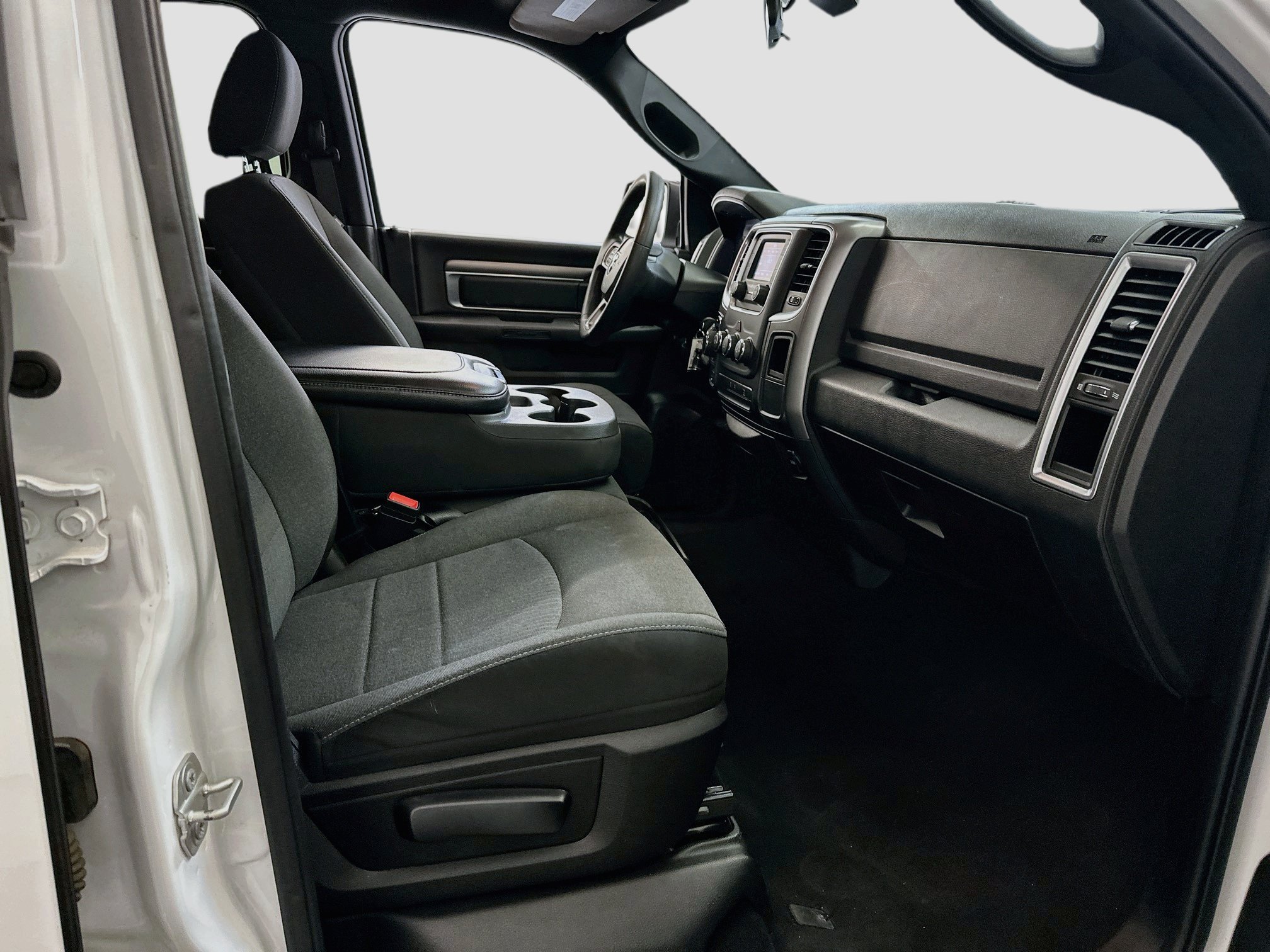 Used 2024 RAM 1500 Warlock AWD/4WD image 32