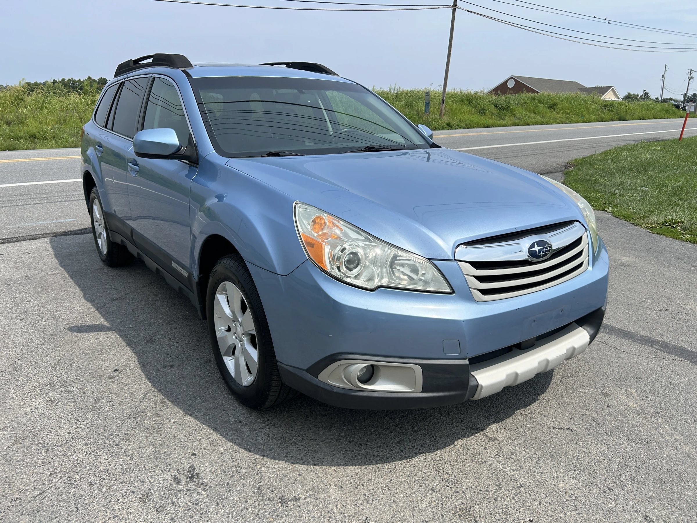 Used 2011 Subaru Outback 2.5i Limited AWD/4WD image 3
