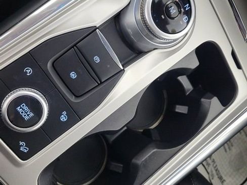 Used 2020 Ford Explorer Platinum w/ Premium Technology Package image 34