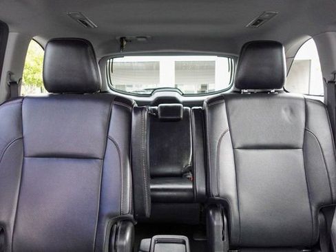 Used 2018 Toyota Highlander Limited image 17