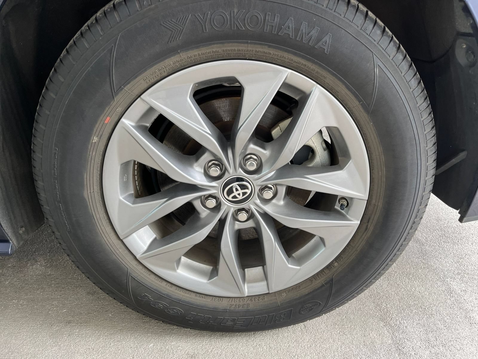 Used 2025 Toyota Sienna XLE FWD image 32