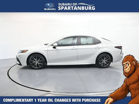 Used 2023 Toyota Camry SE FWD image 4