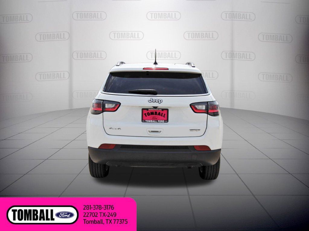 Used 2024 Jeep Compass Latitude w/ Sun and Sound Group AWD/4WD image 6