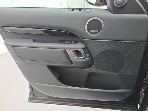 Certified 2025 Land Rover Discovery S image 28