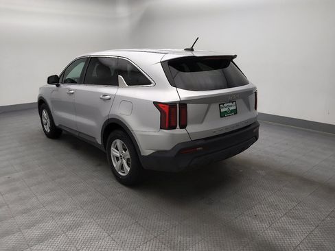 Used 2022 Kia Sorento LX FWD image 5