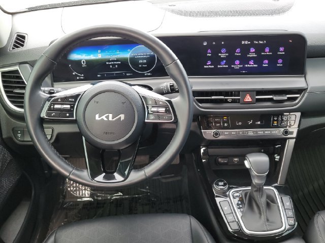 Certified 2025 Kia Seltos EX FWD image 12