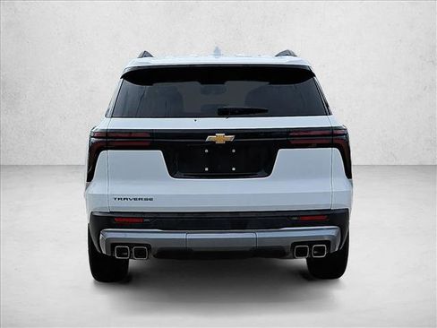 Used 2026 Chevrolet Traverse LT FWD image 7