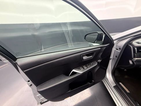 Used 2015 Toyota Camry SE FWD image 18