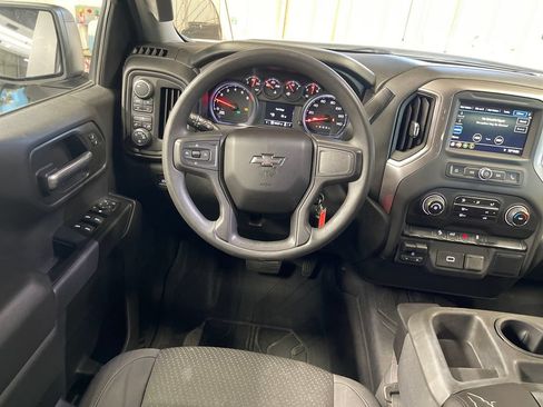 Used 2019 Chevrolet Silverado 1500 Custom Trail Boss w/ Custom Convenience Package AWD/4WD image 17