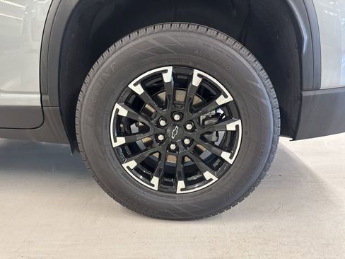 Used 2025 Chevrolet Traverse Z71 image 7