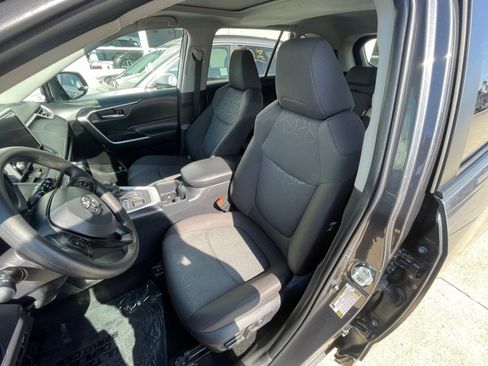 Used 2025 Toyota RAV4 XLE image 36