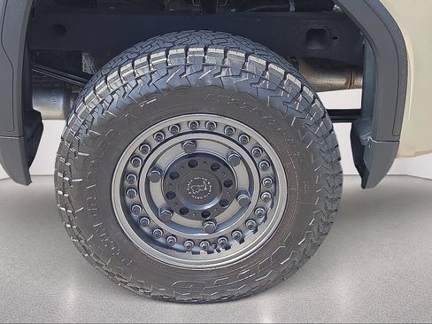 Certified 2022 GMC Sierra 1500 AT4 w/ AT4 Premium Package AWD/4WD image 17