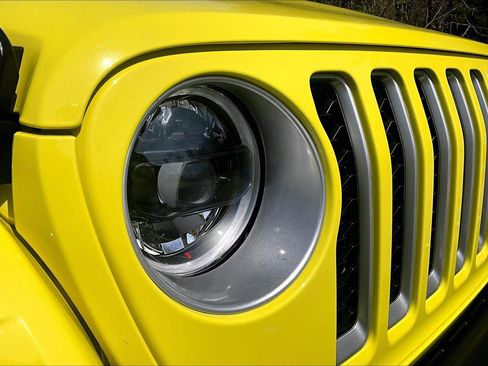 Used 2023 Jeep Wrangler Unlimited Sahara w/ Cold Weather Group AWD/4WD image 29