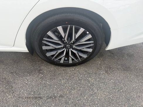 Used 2025 Nissan Altima 2.5 SV FWD image 5