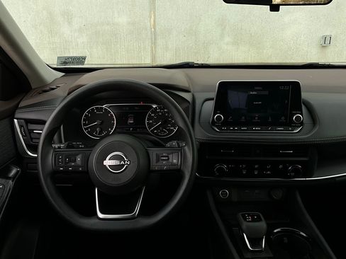 Used 2023 Nissan Rogue S image 13