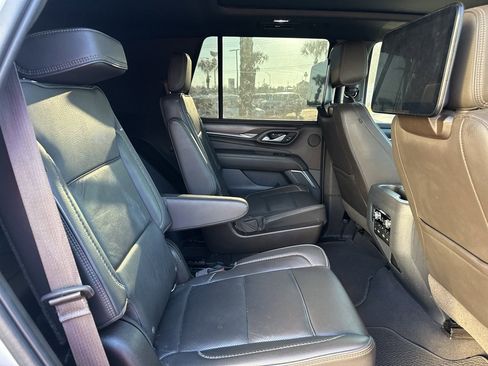 Used 2021 GMC Yukon Denali w/ Denali Premium Package image 24