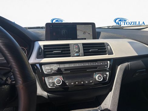 Used 2018 BMW 320i xDrive Sedan image 11