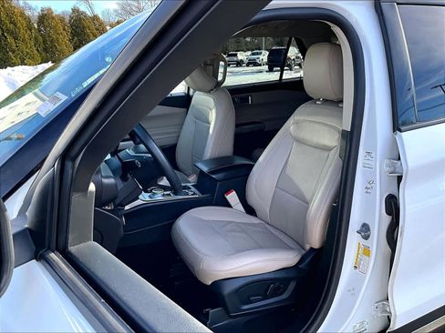 Used 2023 Ford Explorer Limited image 10