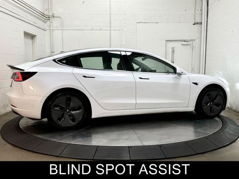 Used 2020 Tesla Model 3 Standard Range Plus RWD image 9