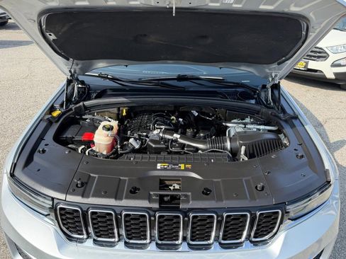 Used 2022 Jeep Grand Cherokee Limited AWD/4WD image 56