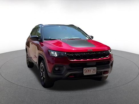 Used 2025 Jeep Compass Trailhawk AWD/4WD image 8
