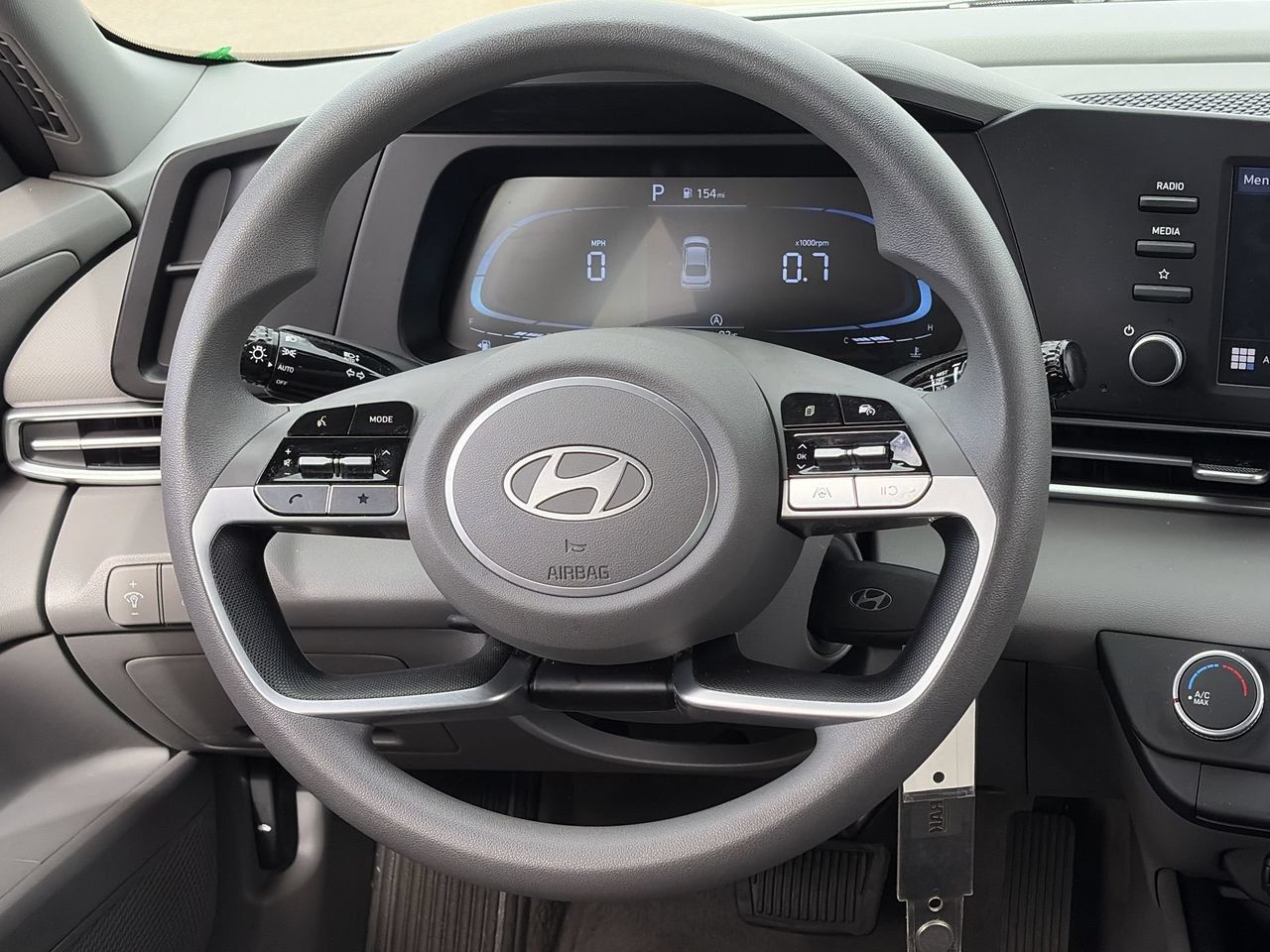 Certified 2024 Hyundai Elantra SE FWD image 13