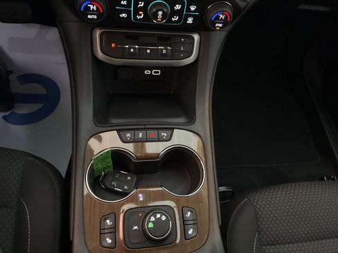 Used 2023 GMC Acadia SLE w/ Driver Convenience Package image 22