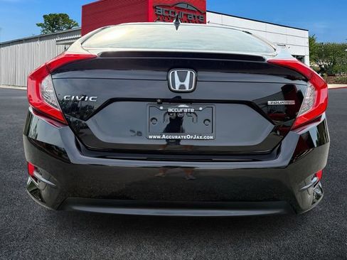 Used 2017 Honda Civic Touring image 4