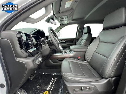 Used 2024 GMC Sierra 2500 SLT w/ SLT Premium Package image 9