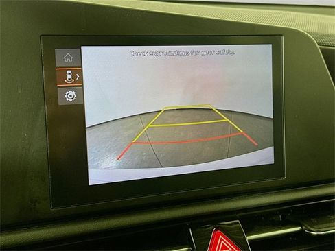 Used 2024 Kia Niro LX image 9