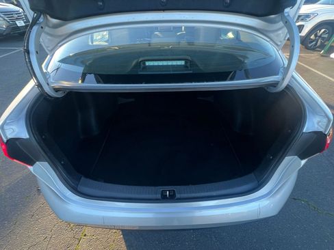 Used 2025 Toyota Corolla LE image 31