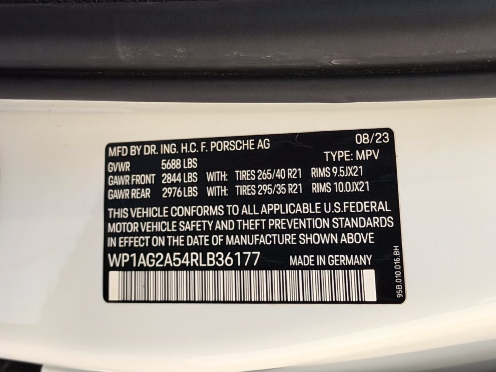 Certified 2024 Porsche Macan S AWD/4WD image 27