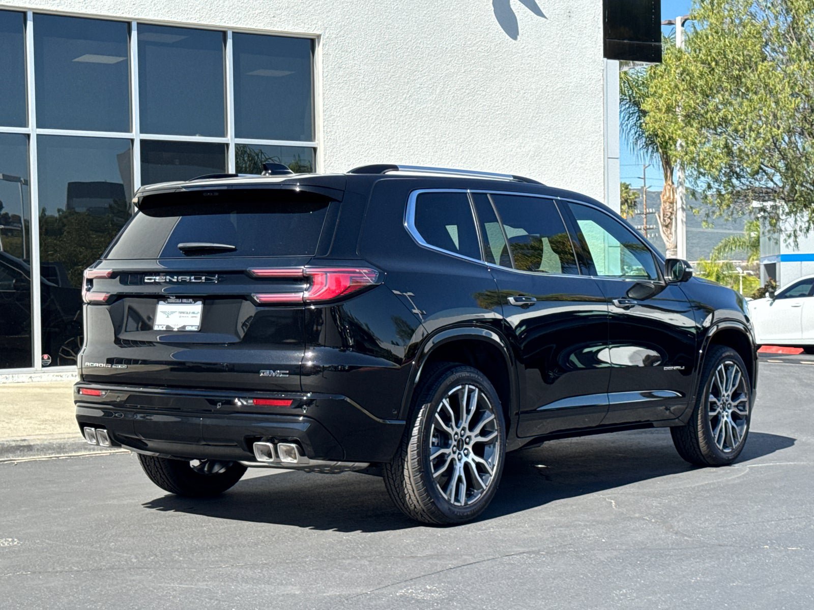 Used 2026 GMC Acadia Denali Ultimate w/ LPO, Illumination Package AWD/4WD image 15
