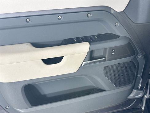 Used 2020 Land Rover Defender 110 S image 25