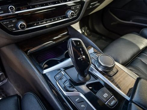 Used 2019 BMW 530e w/ Convenience Package image 21