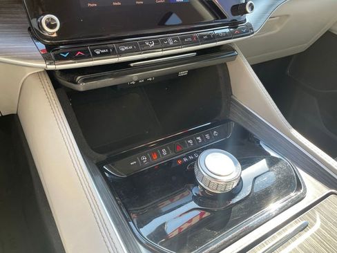 Used 2023 Jeep Wagoneer L Series II w/ Convenience Group I image 18