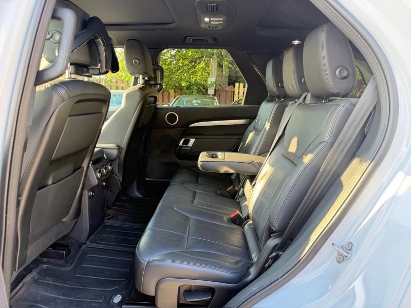 Used 2020 Land Rover Discovery Landmark AWD/4WD image 17
