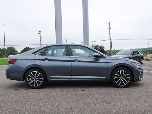 Certified 2025 Volkswagen Jetta SE image 8