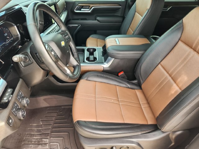 Used 2025 Chevrolet Silverado 3500 High Country w/ Technology Package AWD/4WD image 13