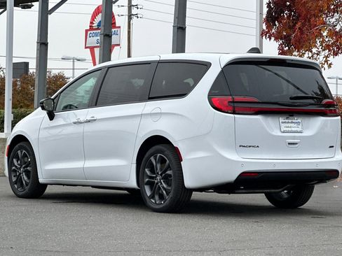 New 2026 Chrysler Pacifica Select image 6