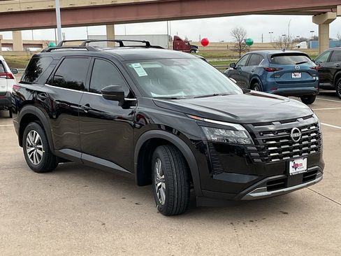 New 2026 Nissan Pathfinder SL image 4