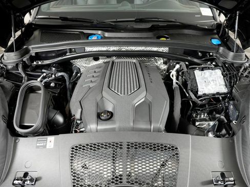 Certified 2026 Porsche Macan AWD/4WD image 38