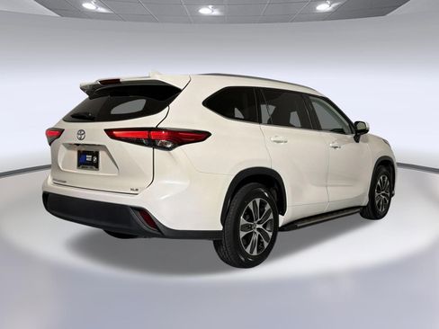 Used 2021 Toyota Highlander XLE FWD image 9