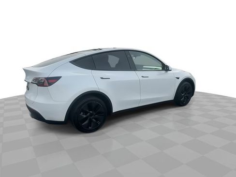 Used 2024 Tesla Model Y Long Range image 8