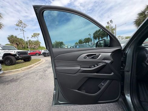 Used 2023 Chevrolet Traverse LT FWD image 31