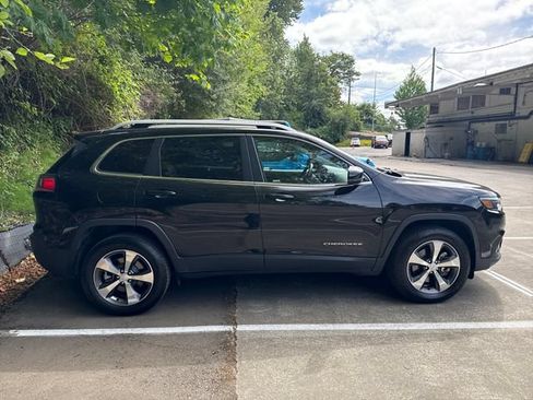 Used 2019 Jeep Cherokee Limited w/ Luxury Group AWD/4WD image 8