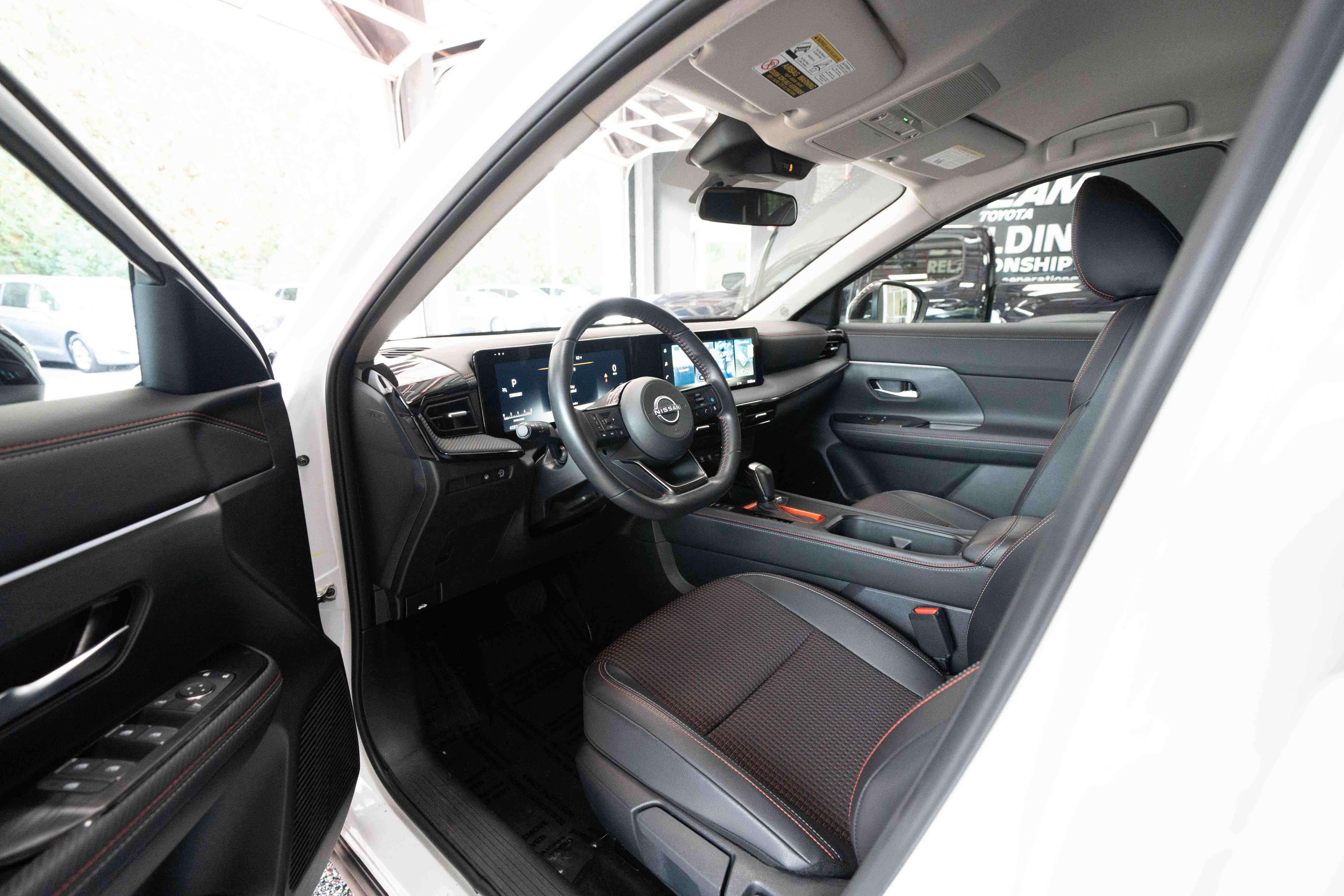 Used 2026 Nissan Kicks SR FWD image 8